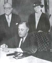 Roosevelt signs the National Labor Relations Act