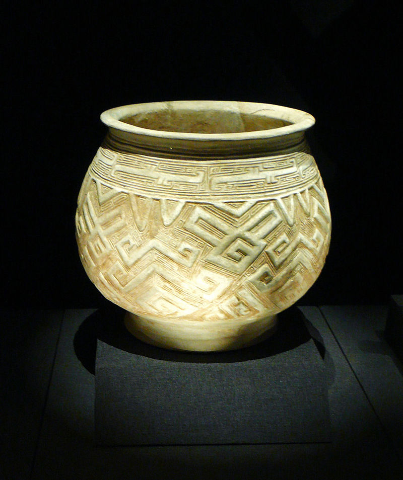 White pottery pot with geometric design, Shang dynasty (1600–1100 BC)